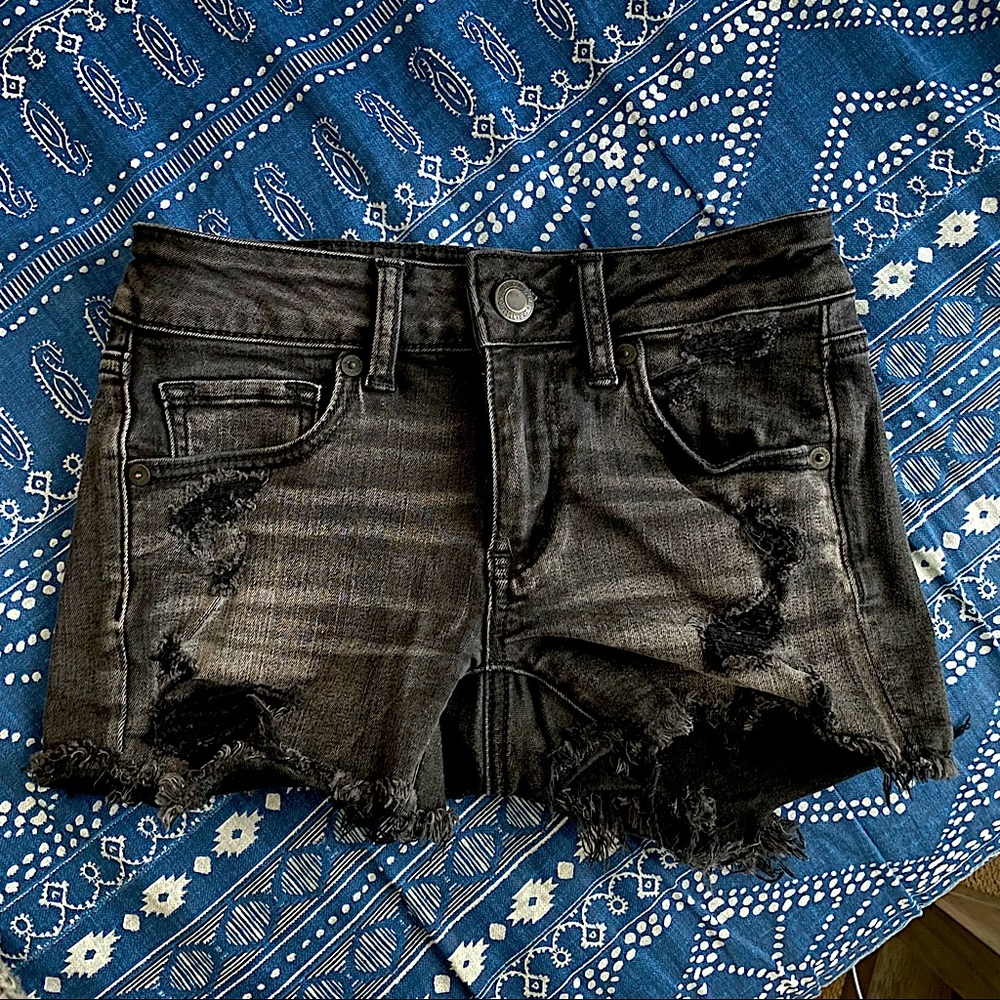 American Eagle - Super Stretch Midi Distressed Denim Shorts